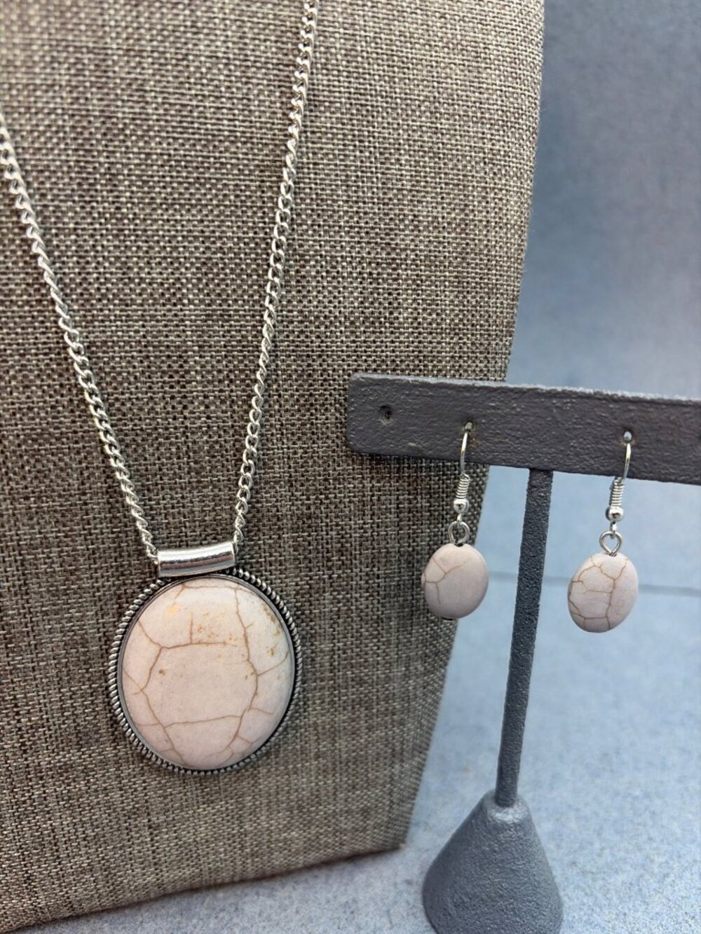 Southwest Style Necklace Earrings Set 20 In Beige Stone Silver Chain Boho Marble